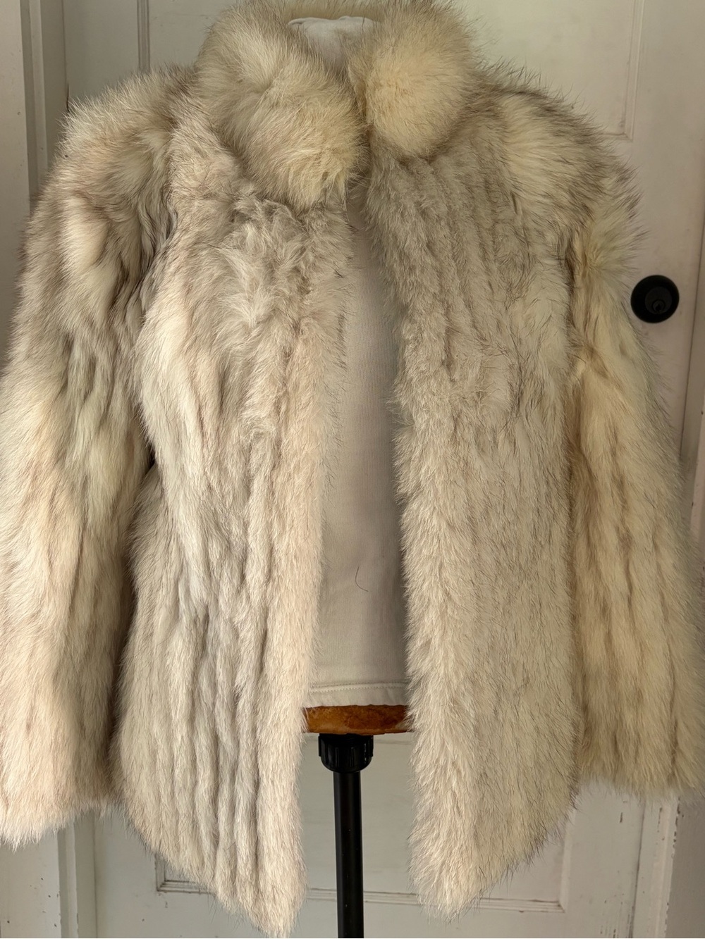 Vtg Dillard’s White Fox, fur coat, jacket women’s small luxury satin lined disco